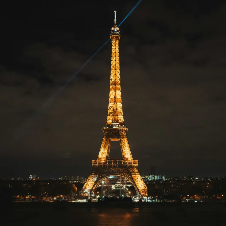 things to do in paris at night